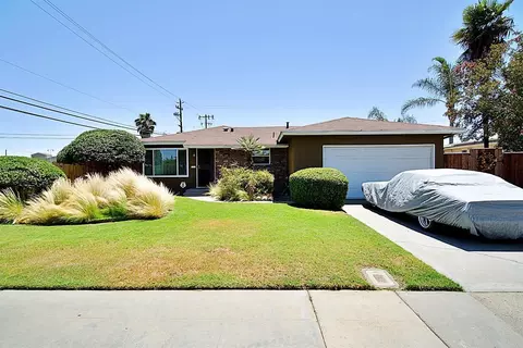 548 W Twain Ave, Clovis, CA 93612 photo 1