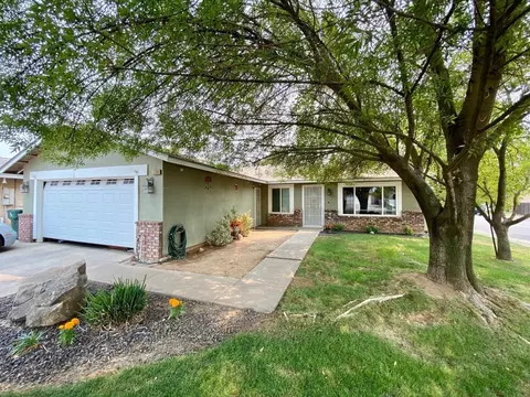 1300 Lacreta Ave, Madera, CA 93638 photo 1