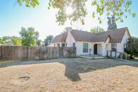 208 S I St, Madera, CA 93637 photo 1