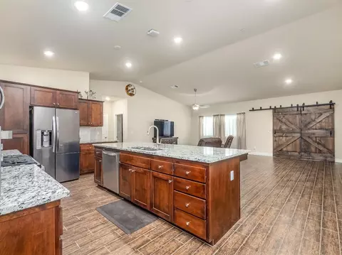 5322 E Benjamin Ave, Fresno, CA 93727 photo 4