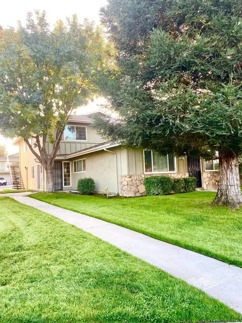 2237 Sylmar Ave #2, Clovis, CA 93612 photo 1