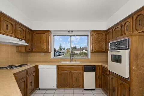 2162 Beverly Ave, Clovis, CA 93611 photo 6