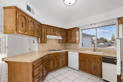 2162 Beverly Ave, Clovis, CA 93611 photo 7