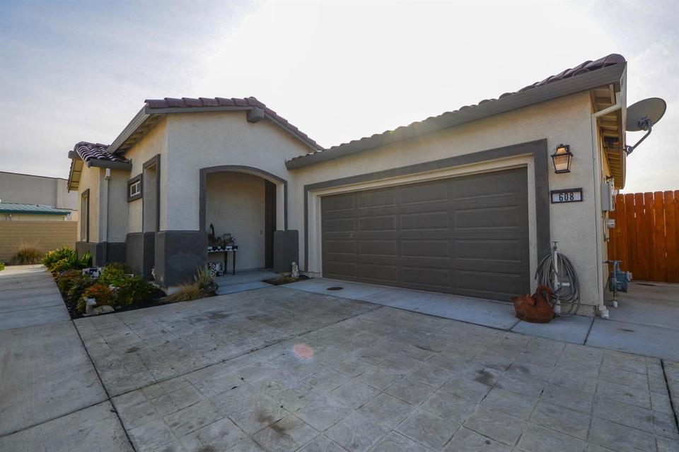 608 Machado St, Los Banos, CA 93635 36 Photos MLS 222002271 Movoto