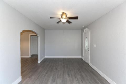 540 E Walnut St, Lodi, CA 95240 photo 6