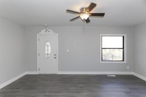 540 E Walnut St, Lodi, CA 95240 photo 4
