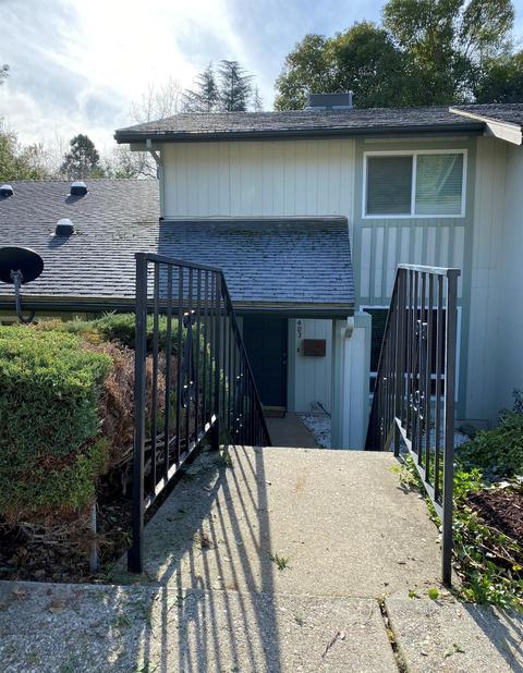 403 Sutton Pl, Auburn, CA 95603 photo 1