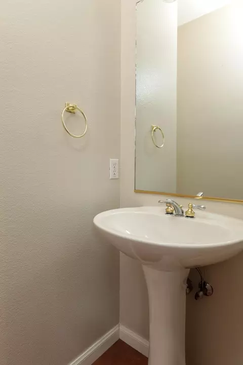102 Concord Cir, Mountain View, CA 94040 photo 9