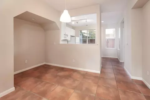 102 Concord Cir, Mountain View, CA 94040 photo 5