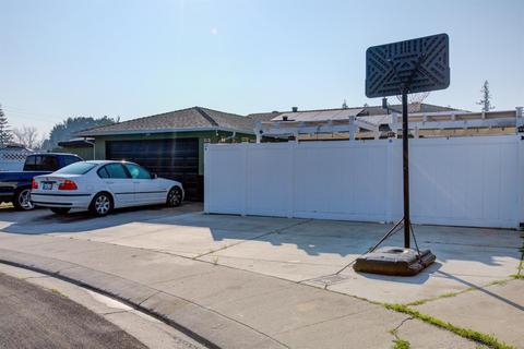 2520 Orwell Ct, Modesto, CA 95354 photo 3