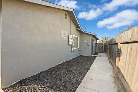 917 Middlecoff Ave, Modesto, CA 95351 photo 23