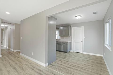 917 Middlecoff Ave, Modesto, CA 95351 photo 4