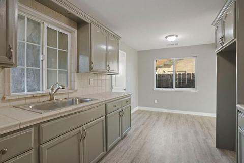 917 Middlecoff Ave, Modesto, CA 95351 photo 5