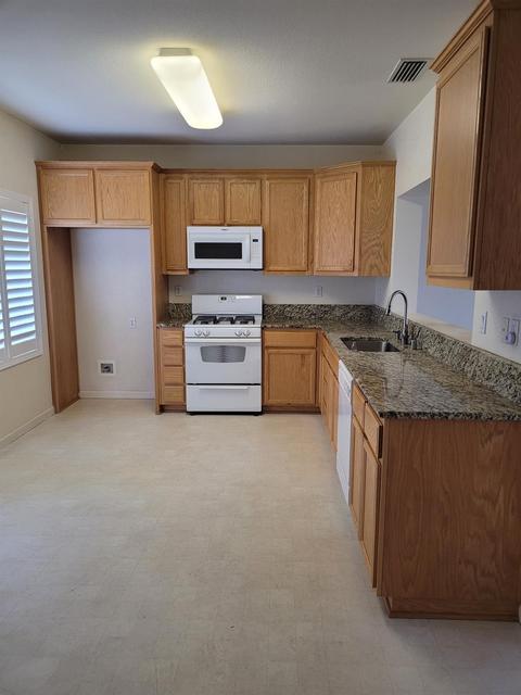 694 Anna Dr, Ripon, CA 95366 photo 4