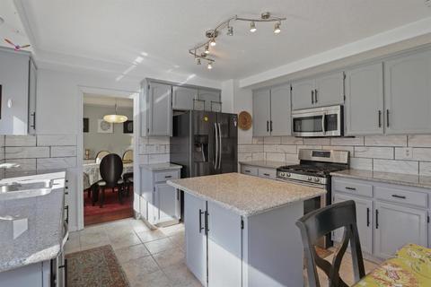 2054 Fieldview Dr, Tracy, CA 95377 photo 9