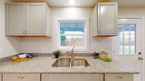 1125 Half Moon Dr, Modesto, CA 95350 photo 18