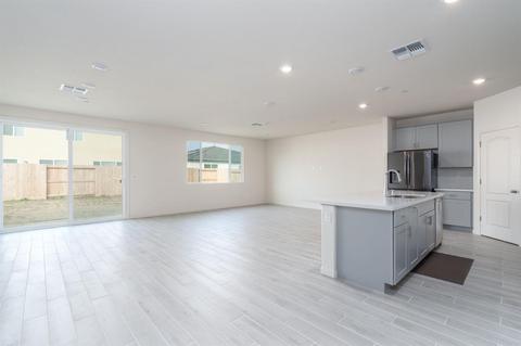 1827 Medford, Manteca, CA 95337 photo 5