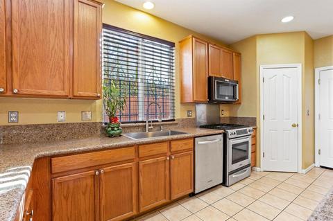 2004 Saint Peters St, Modesto, CA 95355 photo 13