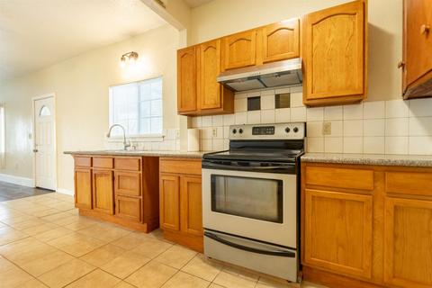 101 Spruce St, Modesto, CA 95351 photo 8