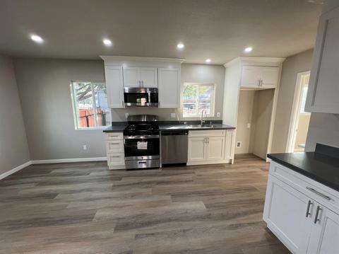 216 E Vine St, Lodi, CA 95240 photo 5