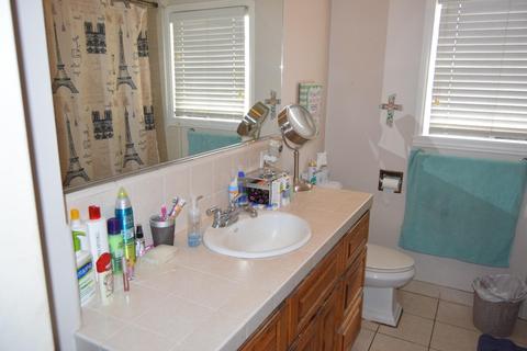 912 E Main St, Turlock, CA 95380 photo 8