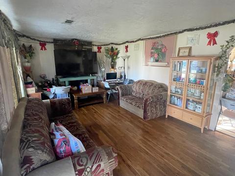956 W 7th St, Merced, CA 95341 photo 2
