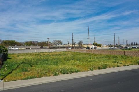 2021 Kendall Ave, Modesto, CA 95355 photo 2