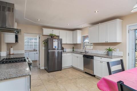 1536 Vernon Ave, Modesto, CA 95351 photo 9
