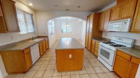 2079 Iris Pl, Manteca, CA 95337 photo 7