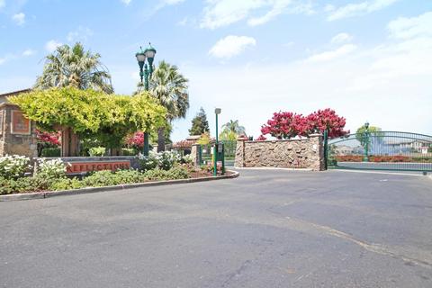 1546 Oasis, Patterson, CA 95363 photo 2