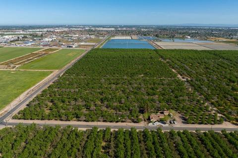 1367 E Grayson Rd, Ceres, CA 95307 photo 2