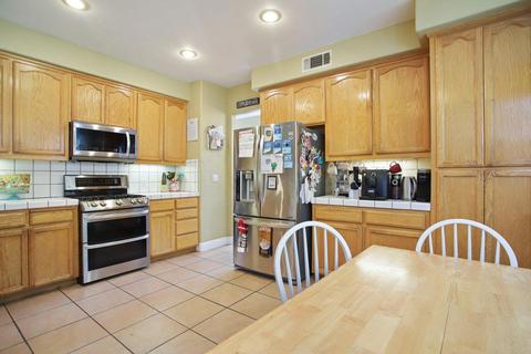 2065 Hyde Park Pl, Manteca, CA 95336 photo 18