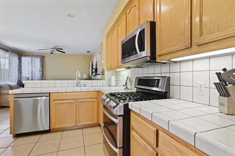 2065 Hyde Park Pl, Manteca, CA 95336 photo 16