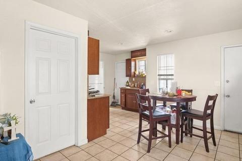 328 Pecos Ave, Modesto, CA 95351 photo 2