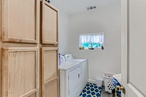 311 E Pine St, Lodi, CA 95240 photo 9