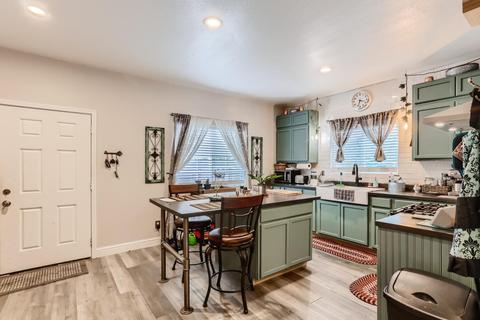311 E Pine St, Lodi, CA 95240 photo 4