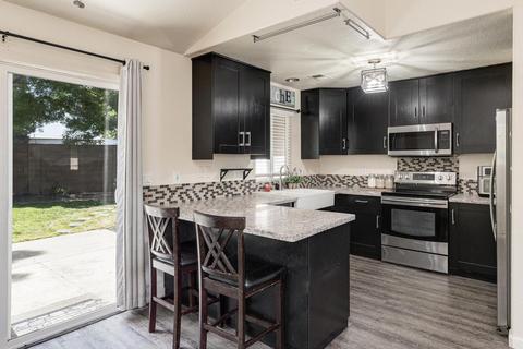 1860 Wren Ct, Lodi, CA 95240 photo 2