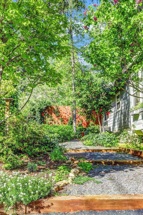 10691 Bartlett Dr, Grass Valley, CA 95945 photo 9