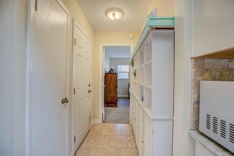 5720 Parkoaks Dr, Carmichael, CA 95608 photo 12