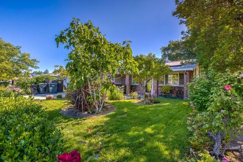 5720 Parkoaks Dr, Carmichael, CA 95608 photo 2