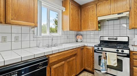 560 Maxwell Ln, Lathrop, CA 95330 photo 15