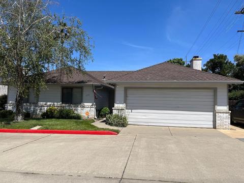 775 E Century Pl, Lodi, CA 95240 photo 1