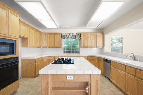 1505 Classic Ct, Modesto, CA 95357 photo 8