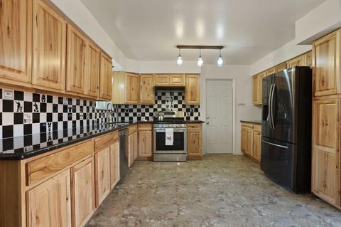 38 Manor Ave, Gustine, CA 95322 photo 10