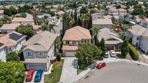 562 Veneto Ct, Tracy, CA 95377 photo 2