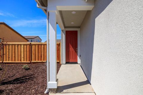 554 Sunol St, Lathrop, CA 95330 photo 4