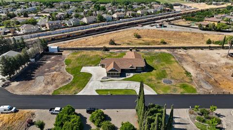 28045 S Traina Ct, Tracy, CA 95304 photo 4