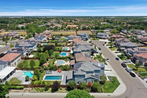 427 Delaney Ct, Tracy, CA 95377 photo 4