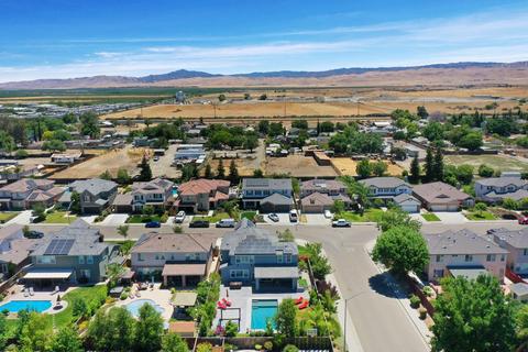 427 Delaney Ct, Tracy, CA 95377 photo 3