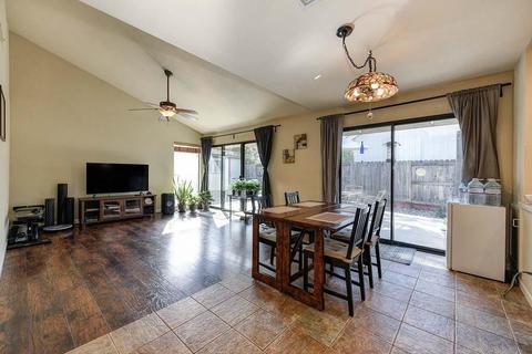 830 Donovan Ct, Davis, CA 95618 photo 3